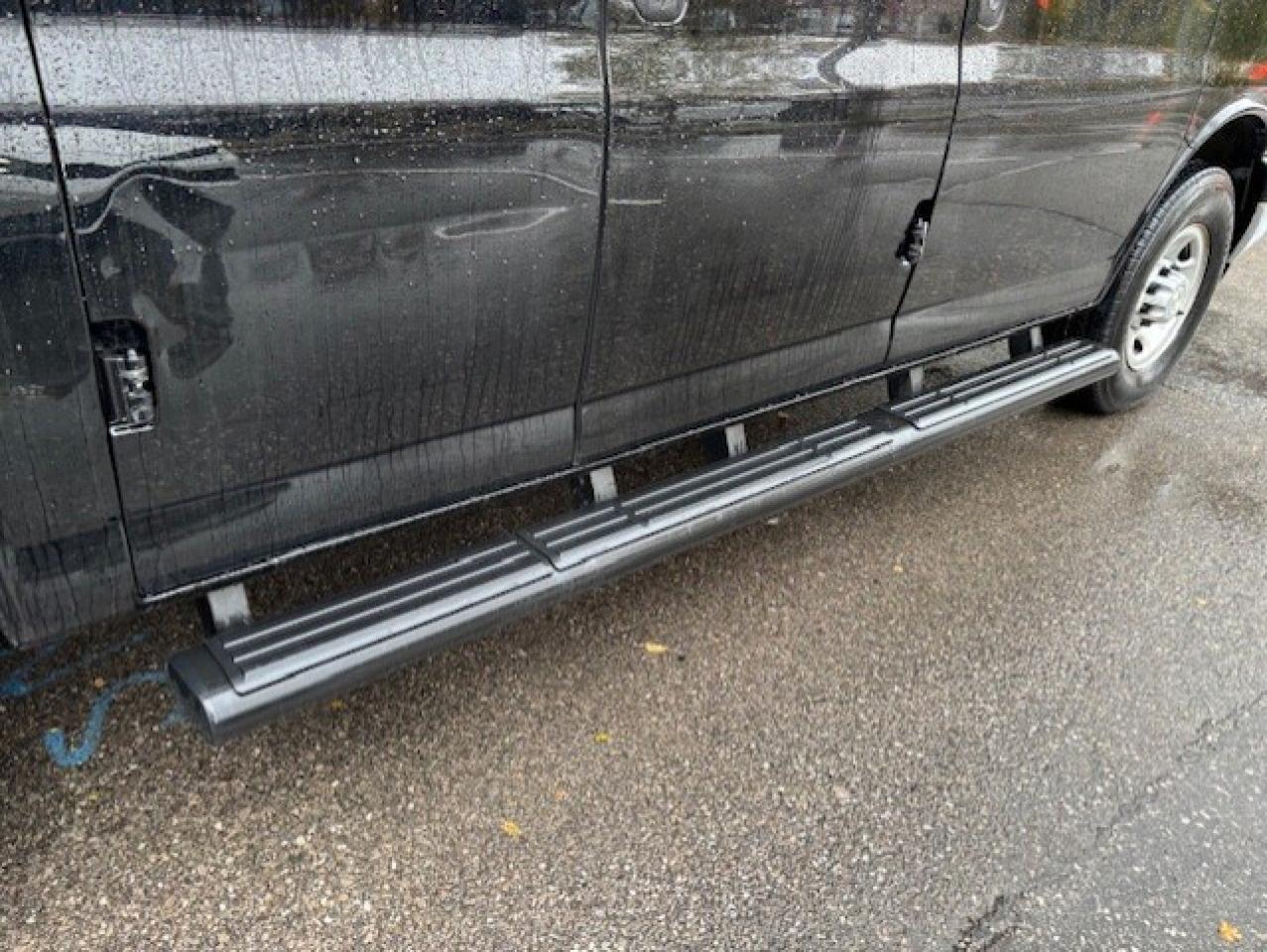 2021 Chevrolet Express Passenger LS 2500 **12 PASS-ONLY 13,457KM-CAMERA-WE FINANCE* Photo