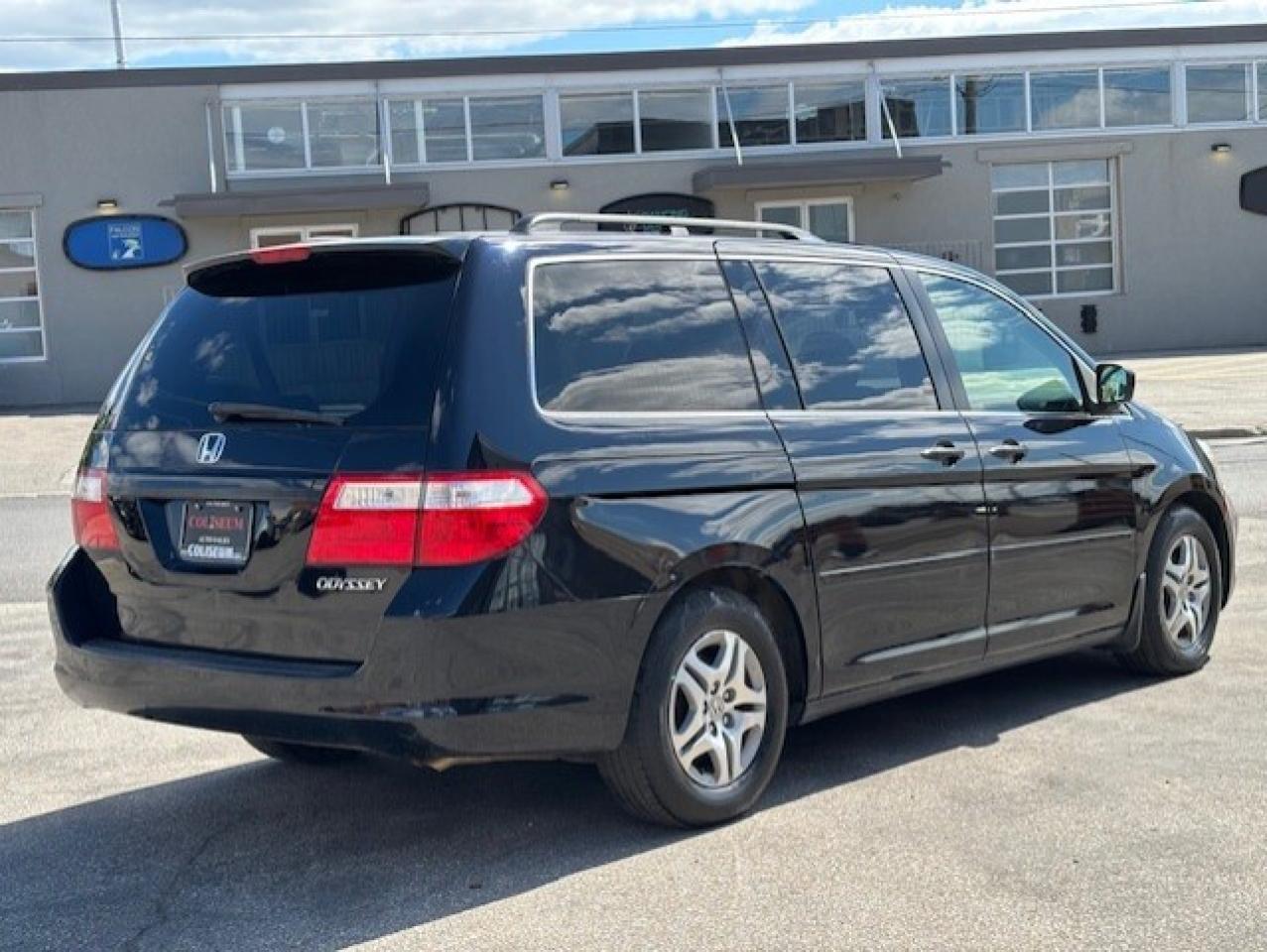 2005 Honda Odyssey EX-L **8 PASSENGER-LEATHER-ROOF-NO ACCIDENTS** Photo
