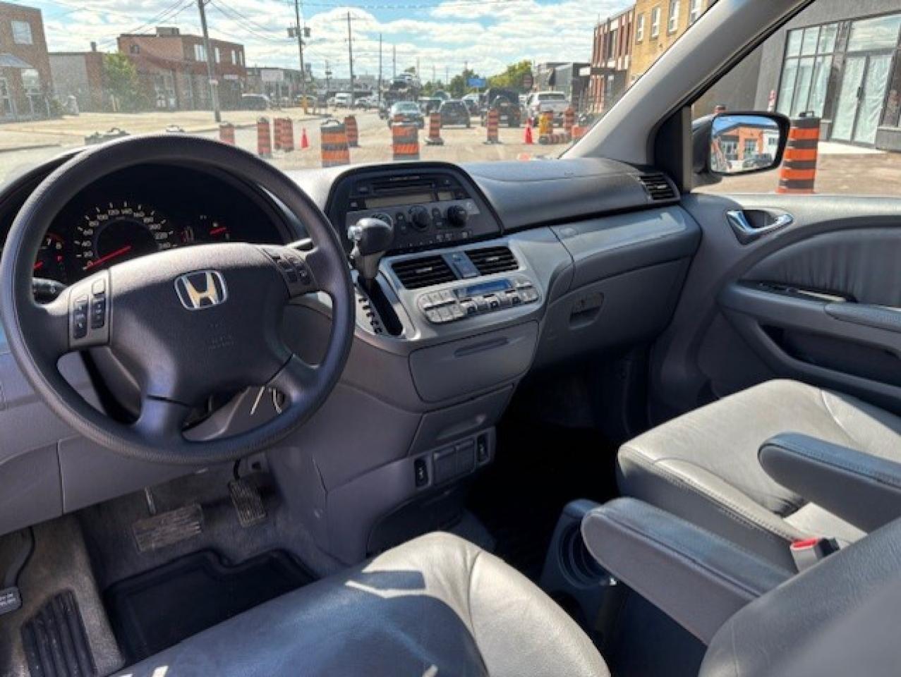 2005 Honda Odyssey EX-L **8 PASSENGER-LEATHER-ROOF-NO ACCIDENTS** Photo
