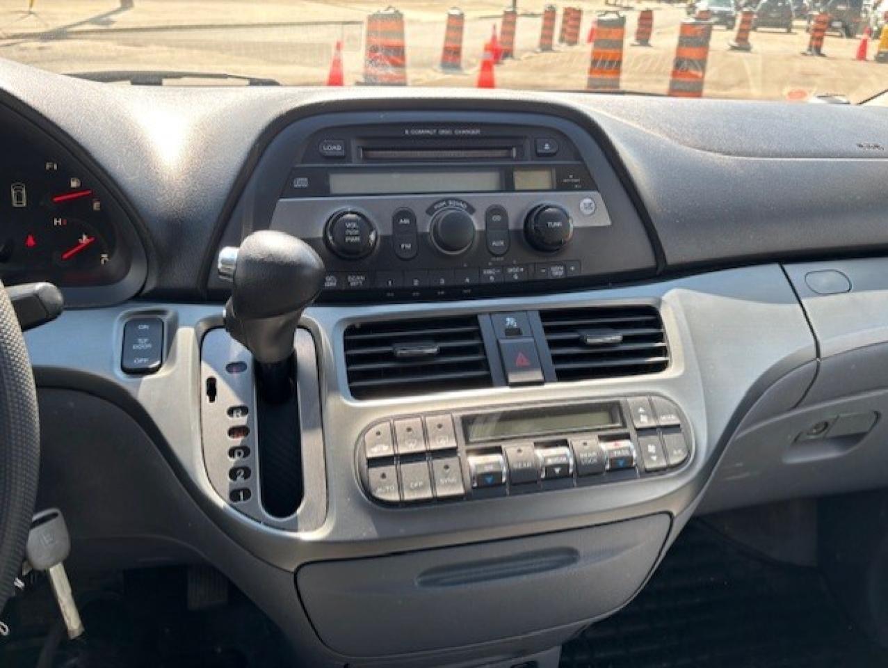 2005 Honda Odyssey EX-L **8 PASSENGER-LEATHER-ROOF-NO ACCIDENTS** Photo