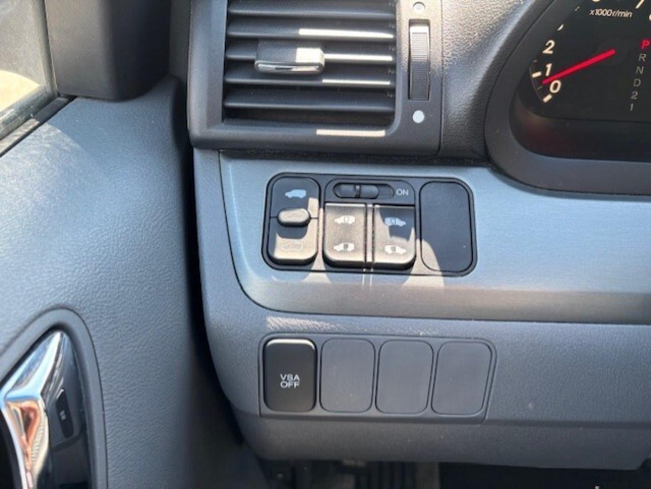 2005 Honda Odyssey EX-L **8 PASSENGER-LEATHER-ROOF-NO ACCIDENTS** Photo