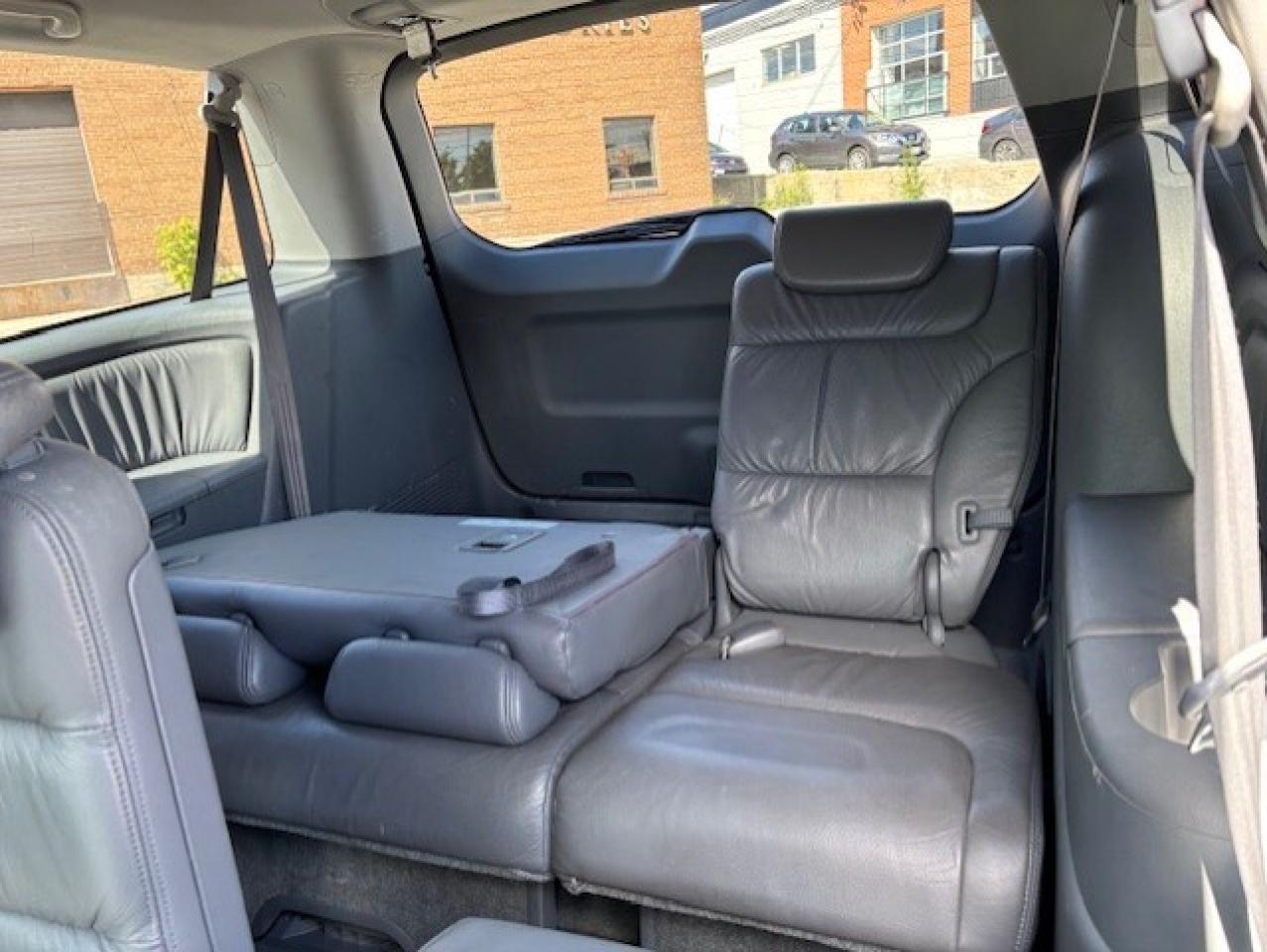 2005 Honda Odyssey EX-L **8 PASSENGER-LEATHER-ROOF-NO ACCIDENTS** Photo