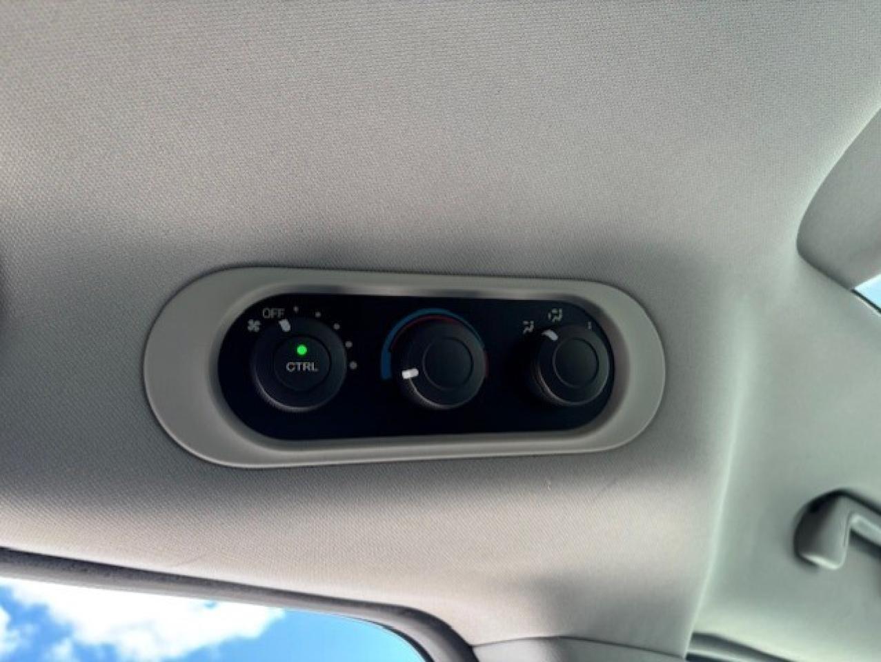 2005 Honda Odyssey EX-L **8 PASSENGER-LEATHER-ROOF-NO ACCIDENTS** Photo