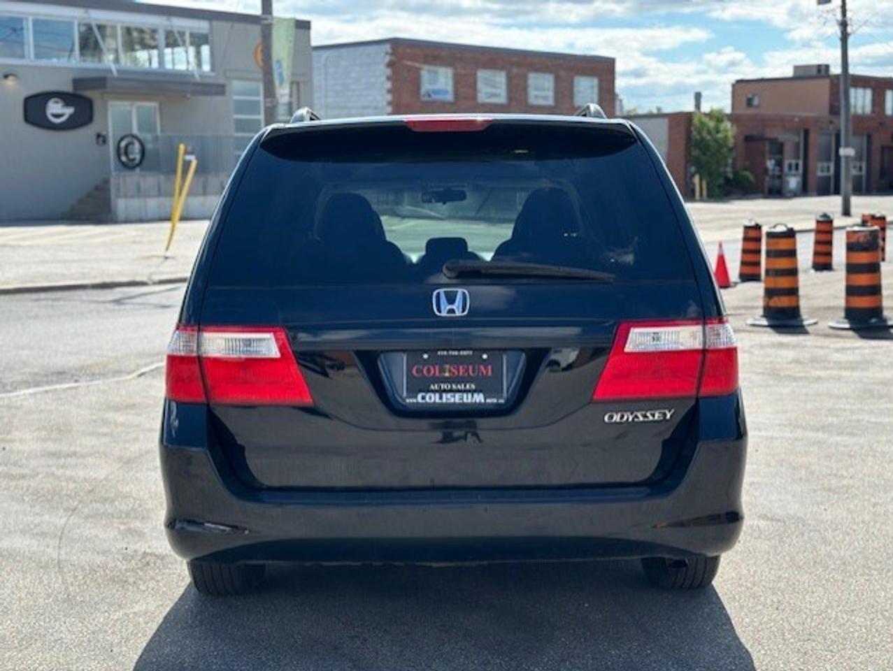 2005 Honda Odyssey EX-L **8 PASSENGER-LEATHER-ROOF-NO ACCIDENTS** Photo