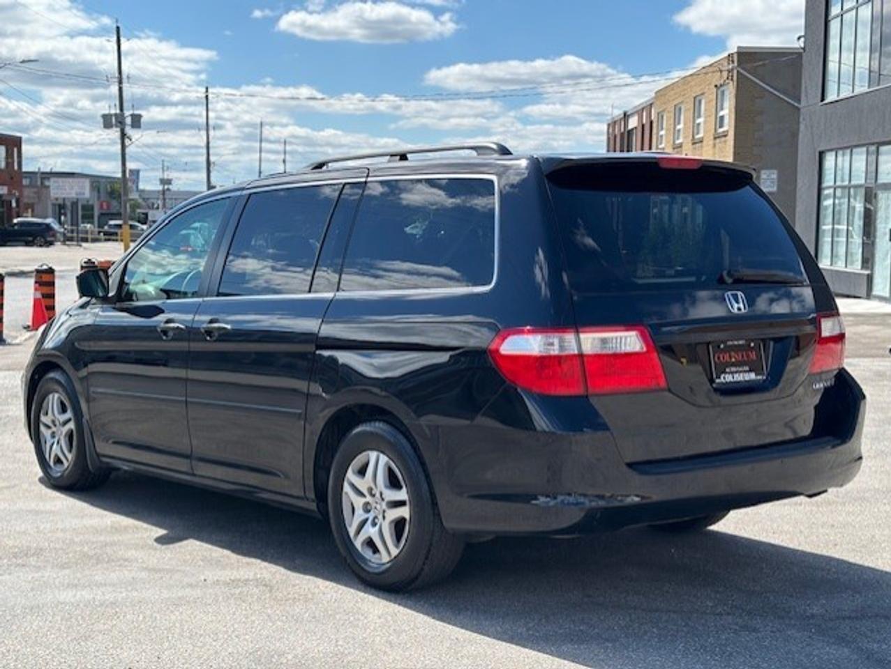 2005 Honda Odyssey EX-L **8 PASSENGER-LEATHER-ROOF-NO ACCIDENTS** Photo
