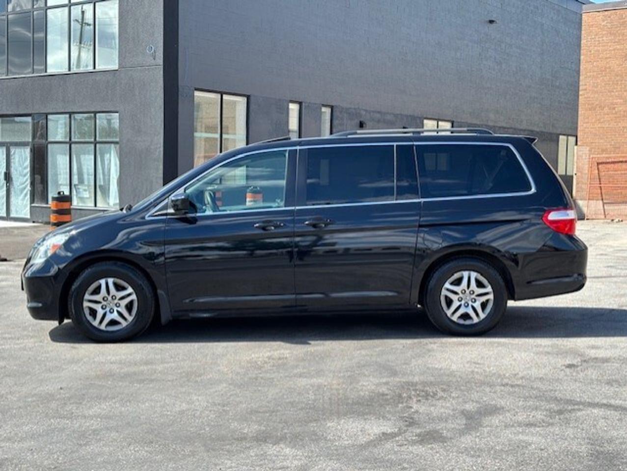 2005 Honda Odyssey EX-L **8 PASSENGER-LEATHER-ROOF-NO ACCIDENTS** Photo