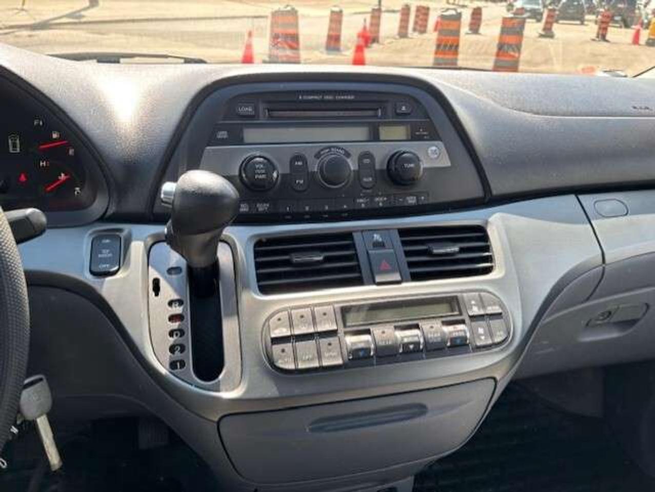 2005 Honda Odyssey EX-L **8 PASSENGER-LEATHER-ROOF-NO ACCIDENTS** Photo