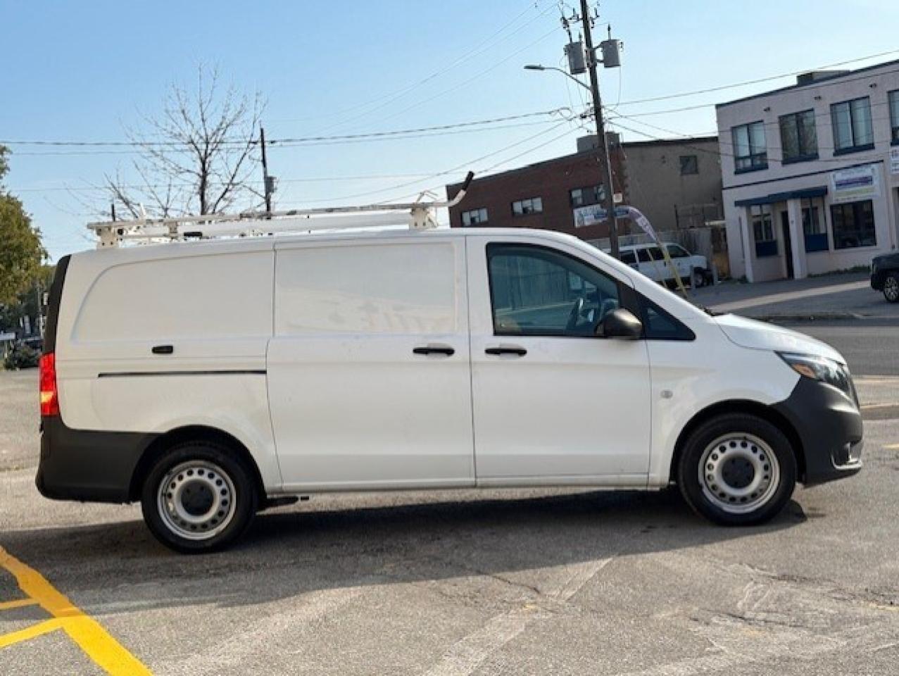 2018 Mercedes-Benz Metris Cargo Van 126WB-BACK UP CAMERA-NO WINDOWS-DIVIDER-WE FINANCE Photo