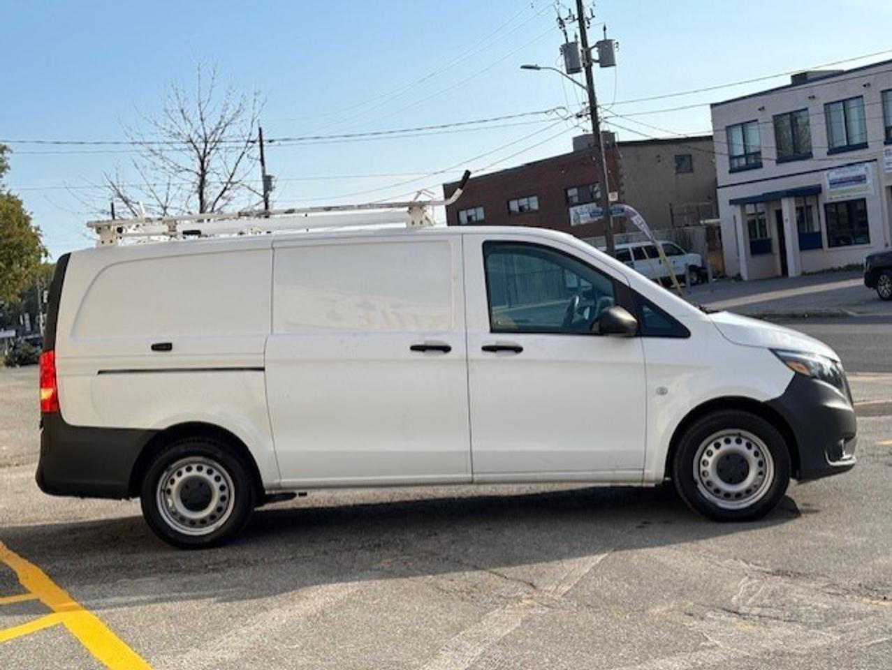 2018 Mercedes-Benz Metris Cargo Van 126WB-BACK UP CAMERA-NO WINDOWS-DIVIDER-WE FINANCE Photo