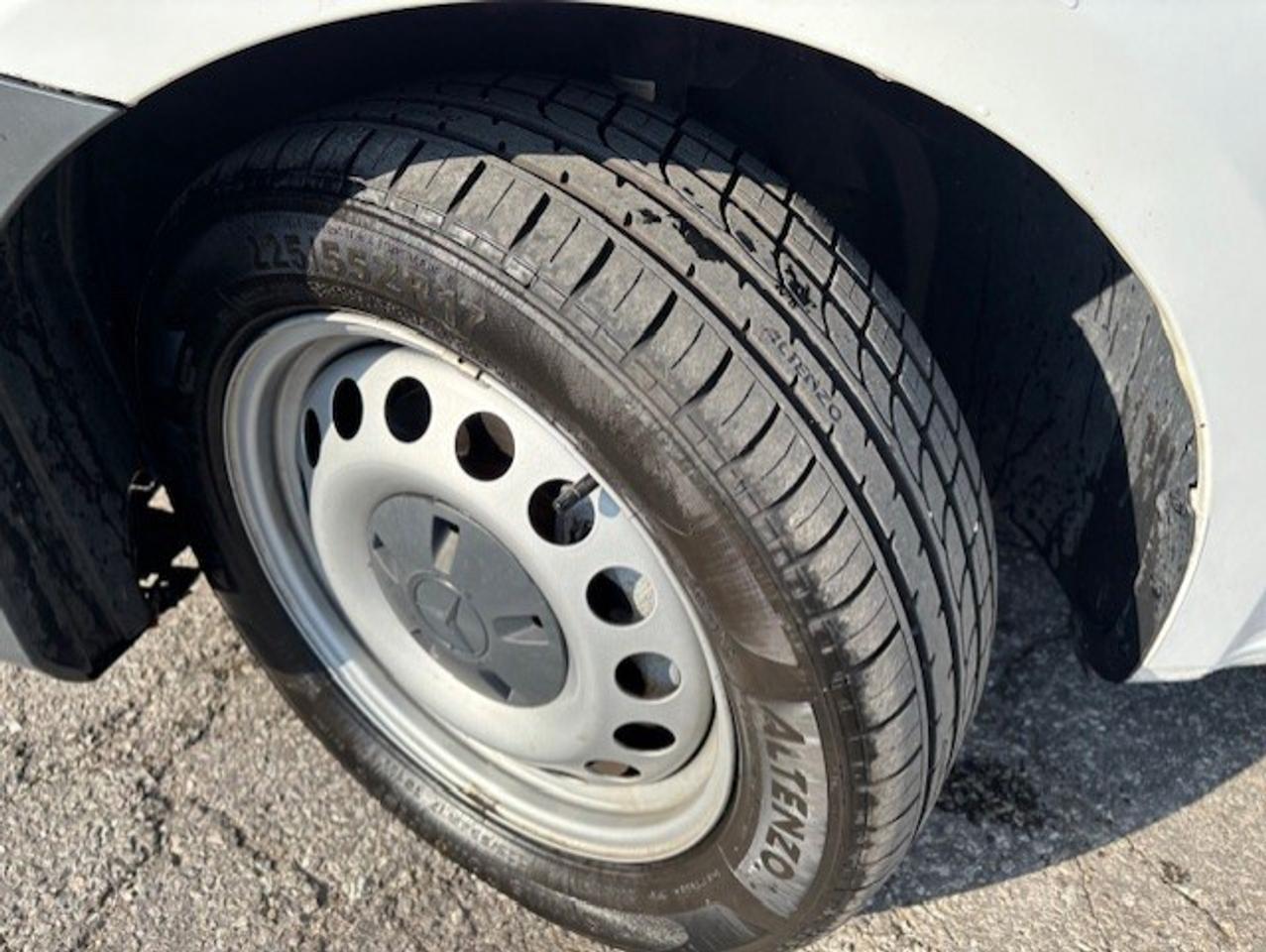 2018 Mercedes-Benz Metris Cargo Van 126WB-BACK UP CAMERA-NO WINDOWS-DIVIDER-WE FINANCE Photo