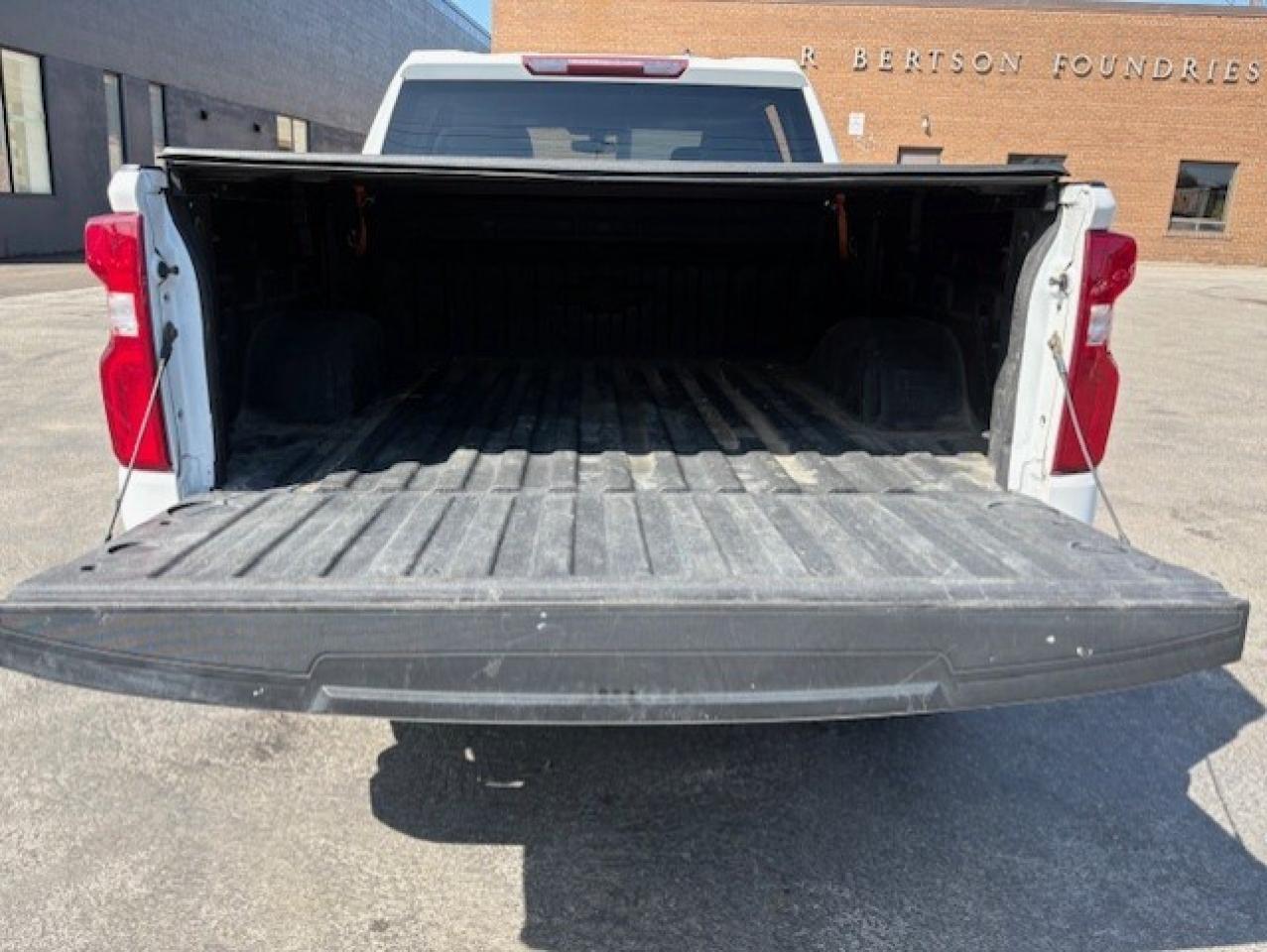 2019 Chevrolet Silverado 1500 CUSTOM 4WD-BACK UP CAMERA-TONNEAU COVER-NEW TIRES! Photo