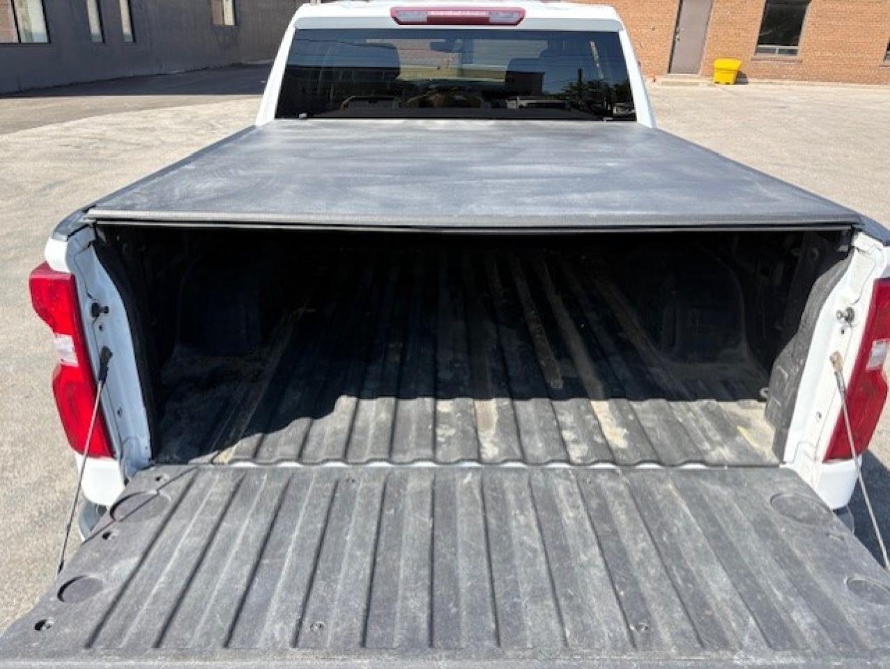2019 Chevrolet Silverado 1500 CUSTOM 4WD-BACK UP CAMERA-TONNEAU COVER-NEW TIRES! Photo