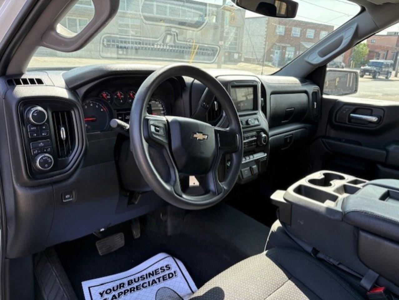 2019 Chevrolet Silverado 1500 CUSTOM 4WD-BACK UP CAMERA-TONNEAU COVER-NEW TIRES! Photo