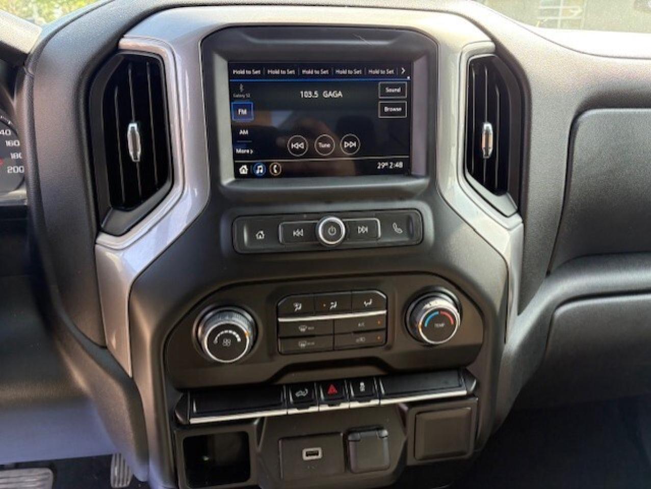 2019 Chevrolet Silverado 1500 CUSTOM 4WD-BACK UP CAMERA-TONNEAU COVER-NEW TIRES! Photo