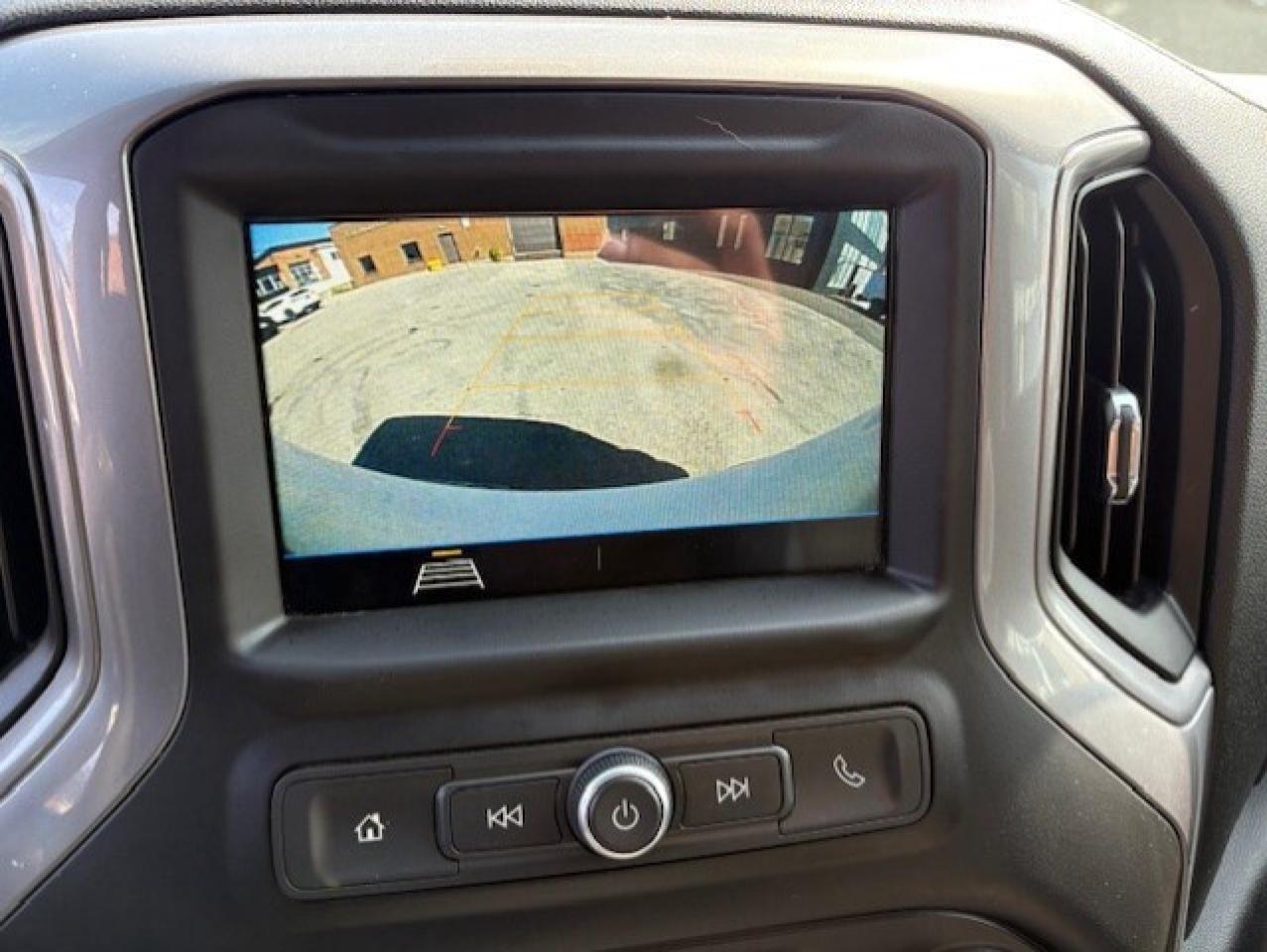 2019 Chevrolet Silverado 1500 CUSTOM 4WD-BACK UP CAMERA-TONNEAU COVER-NEW TIRES! Photo