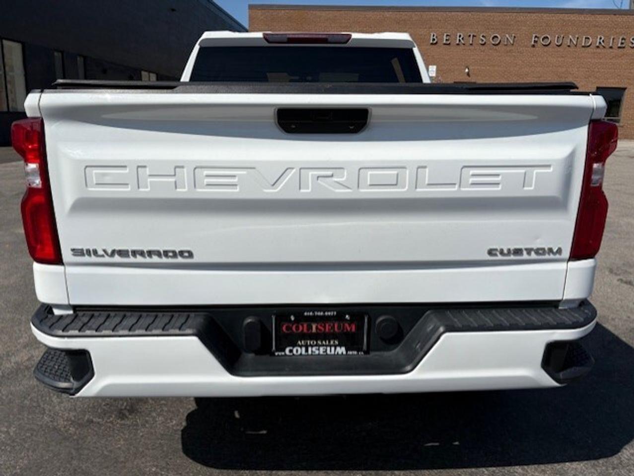 2019 Chevrolet Silverado 1500 CUSTOM 4WD-BACK UP CAMERA-TONNEAU COVER-NEW TIRES! Photo