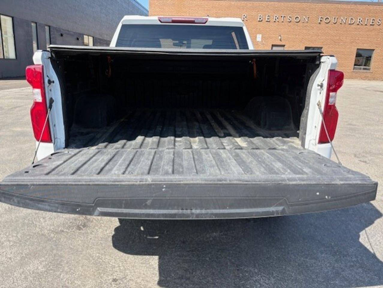 2019 Chevrolet Silverado 1500 CUSTOM 4WD-BACK UP CAMERA-TONNEAU COVER-NEW TIRES! Photo