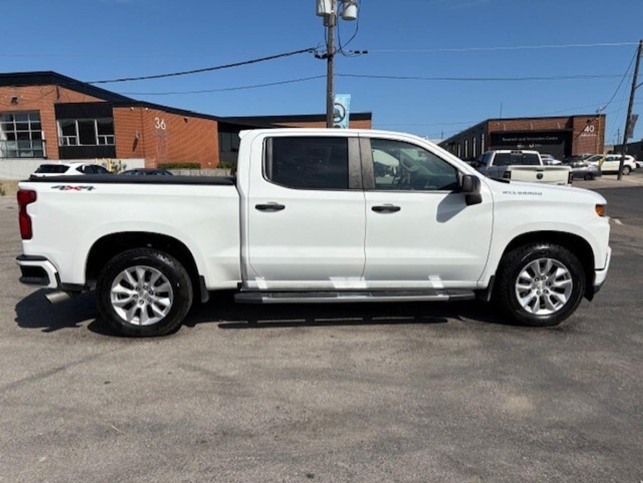 2019 Chevrolet Silverado 1500 CUSTOM 4WD-BACK UP CAMERA-TONNEAU COVER-NEW TIRES! Photo