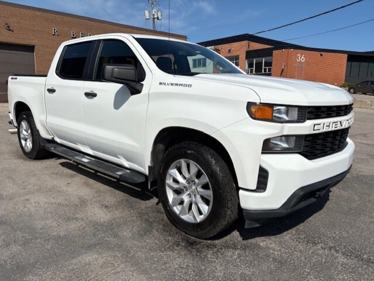 2019 Chevrolet Silverado 1500 CUSTOM 4WD-BACK UP CAMERA-TONNEAU COVER-NEW TIRES! Photo