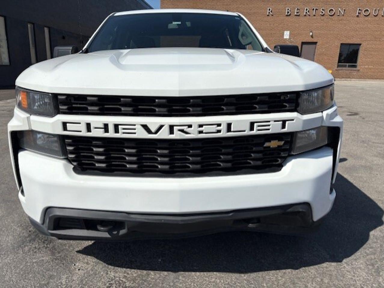 2019 Chevrolet Silverado 1500 CUSTOM 4WD-BACK UP CAMERA-TONNEAU COVER-NEW TIRES! Photo
