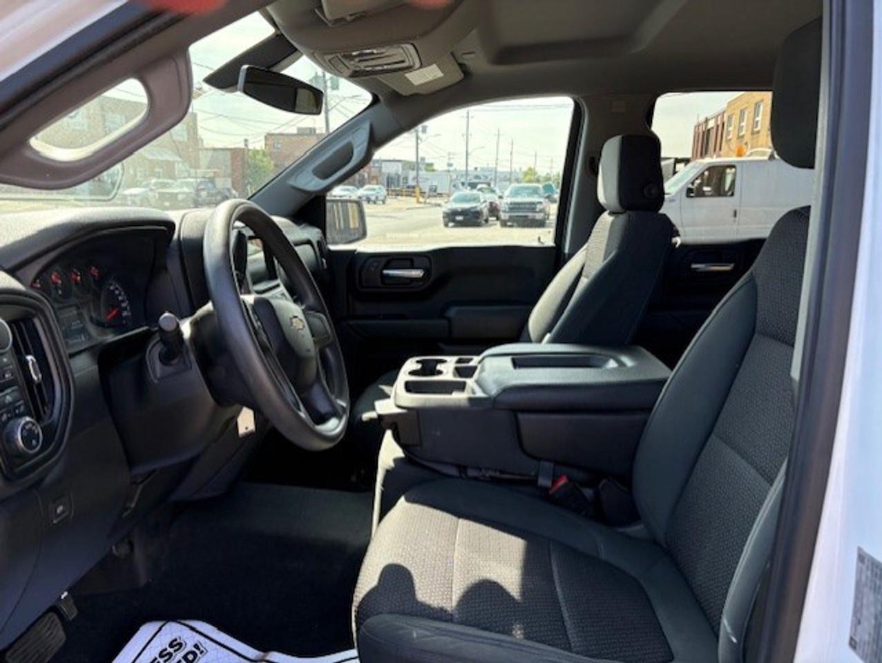 2019 Chevrolet Silverado 1500 CUSTOM 4WD-BACK UP CAMERA-TONNEAU COVER-NEW TIRES! Photo