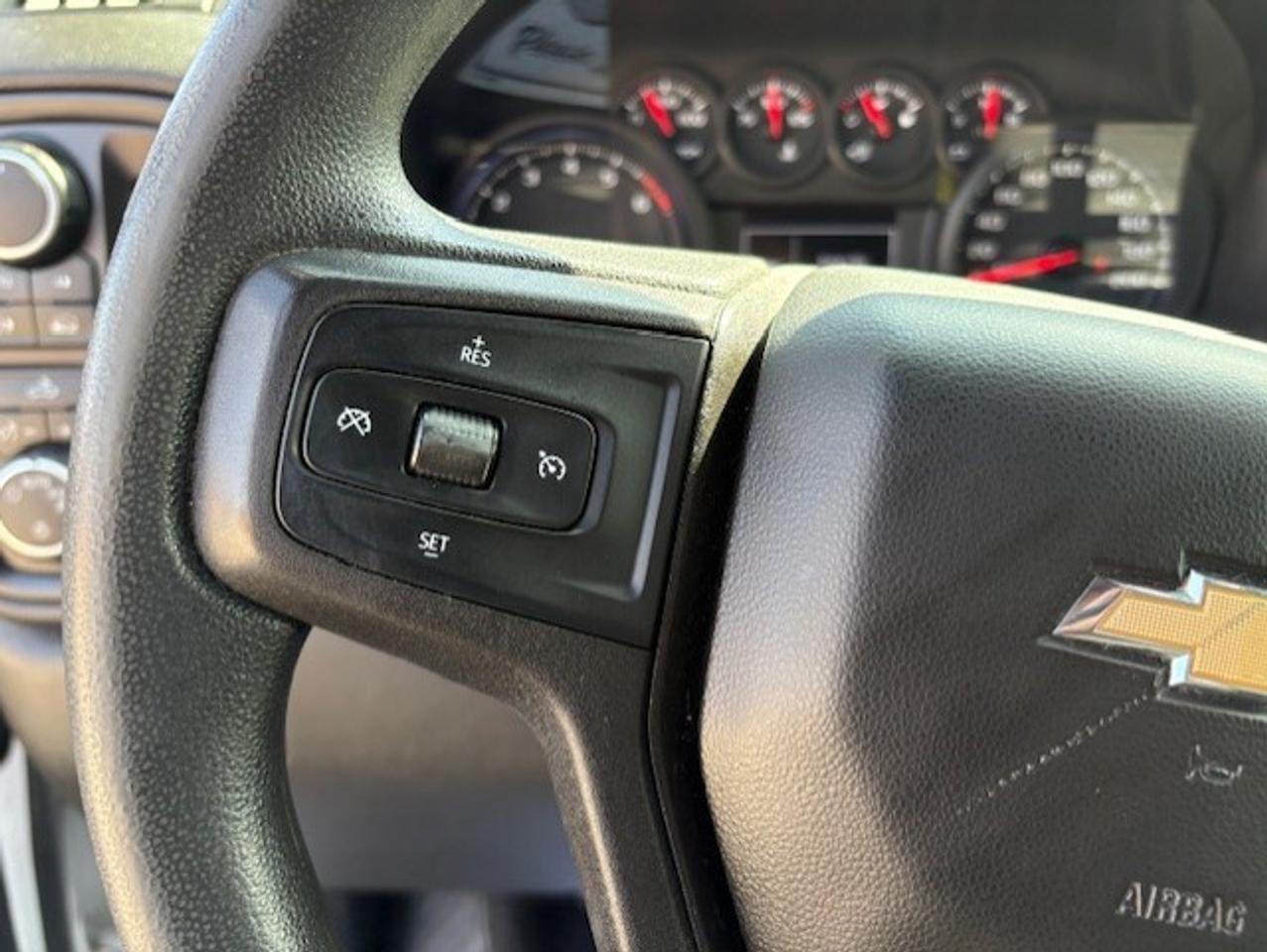 2019 Chevrolet Silverado 1500 CUSTOM 4WD-BACK UP CAMERA-TONNEAU COVER-NEW TIRES! Photo