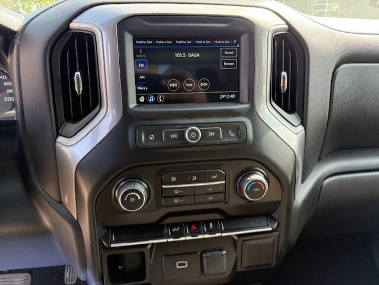 2019 Chevrolet Silverado 1500 CUSTOM 4WD-BACK UP CAMERA-TONNEAU COVER-NEW TIRES! Photo