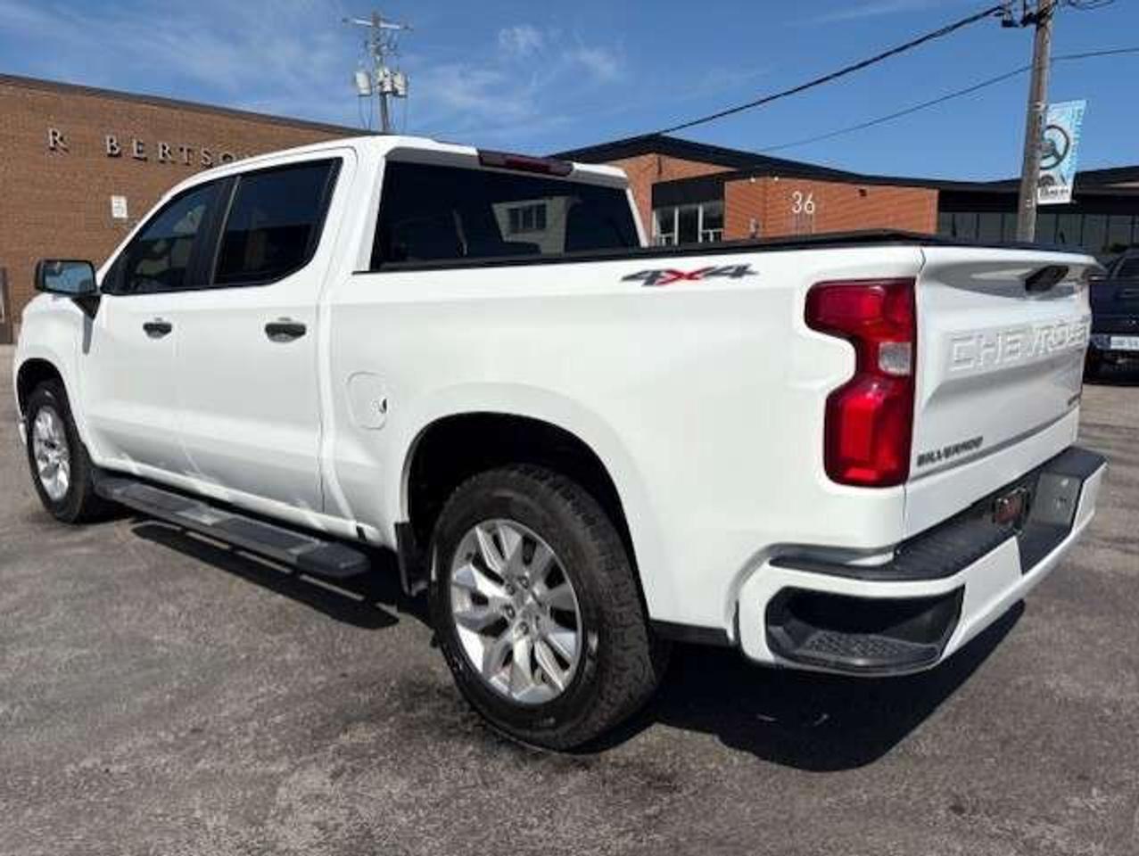 2019 Chevrolet Silverado 1500 CUSTOM 4WD-BACK UP CAMERA-TONNEAU COVER-NEW TIRES! Photo