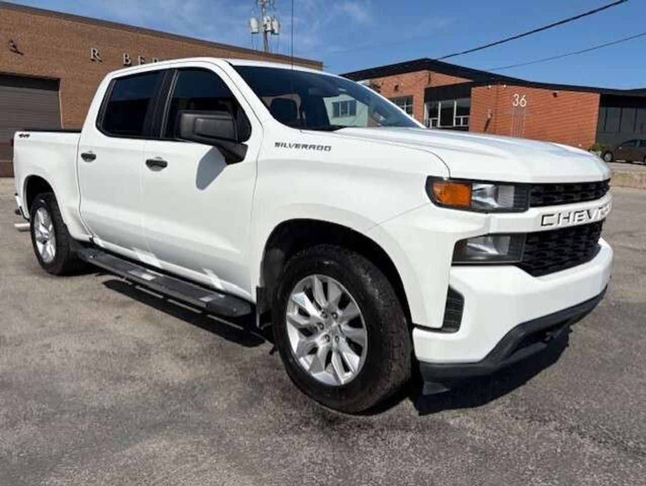 2019 Chevrolet Silverado 1500 CUSTOM 4WD-BACK UP CAMERA-TONNEAU COVER-NEW TIRES! Photo