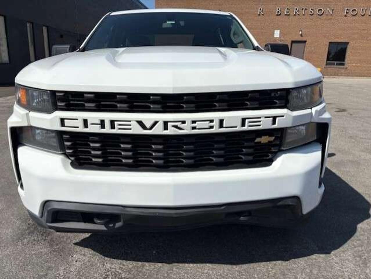 2019 Chevrolet Silverado 1500 CUSTOM 4WD-BACK UP CAMERA-TONNEAU COVER-NEW TIRES! Photo