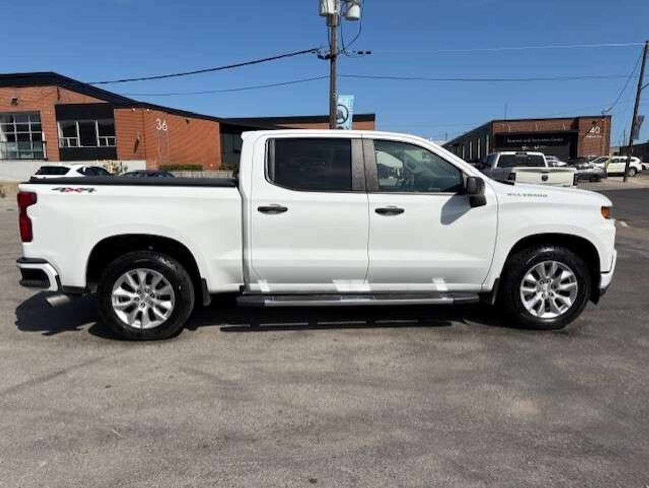 2019 Chevrolet Silverado 1500 CUSTOM 4WD-BACK UP CAMERA-TONNEAU COVER-NEW TIRES! Photo