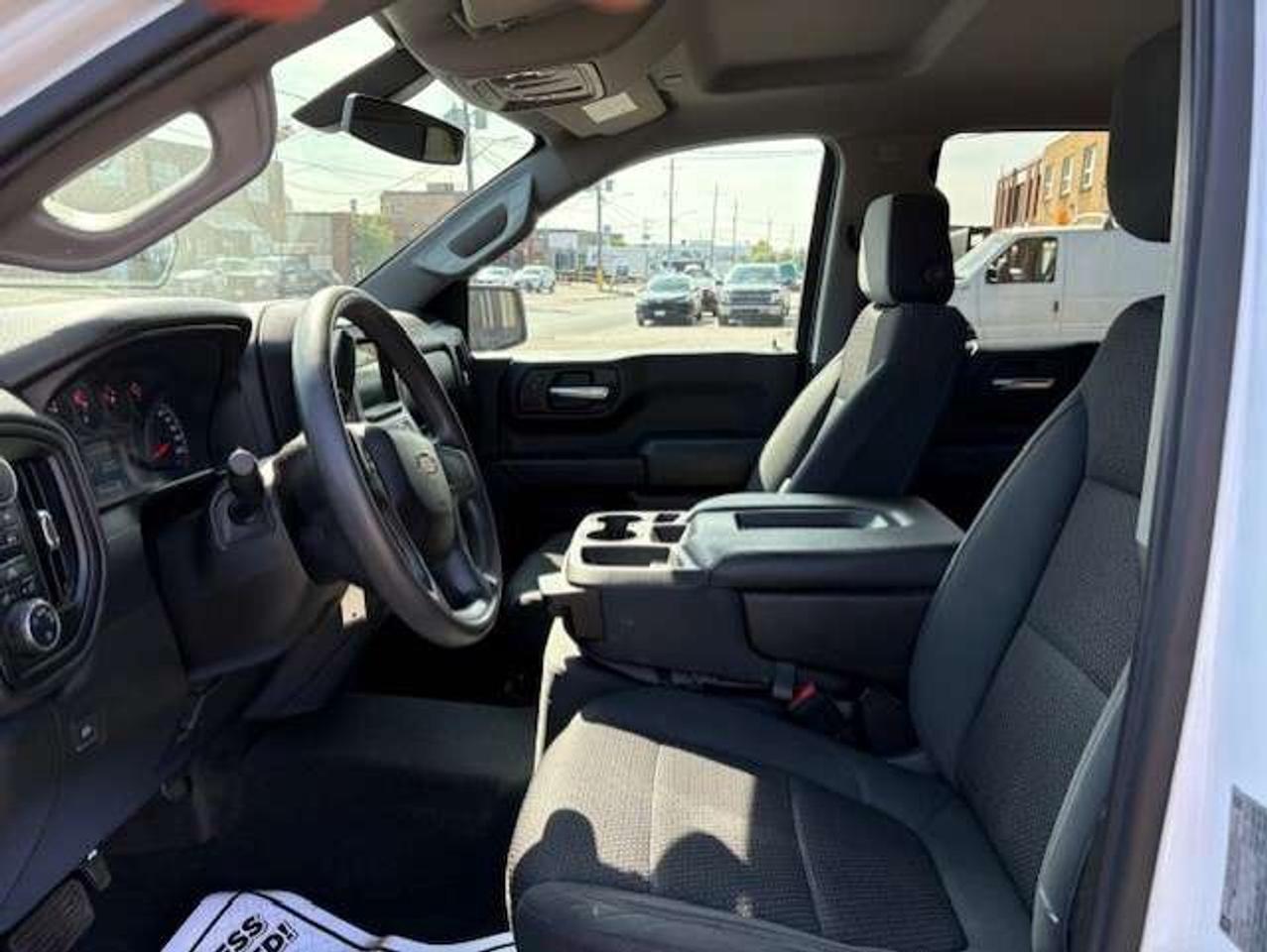 2019 Chevrolet Silverado 1500 CUSTOM 4WD-BACK UP CAMERA-TONNEAU COVER-NEW TIRES! Photo