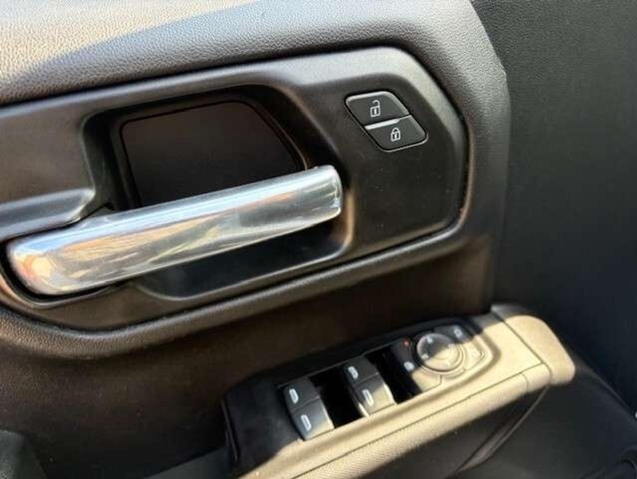 2019 Chevrolet Silverado 1500 CUSTOM 4WD-BACK UP CAMERA-TONNEAU COVER-NEW TIRES! Photo