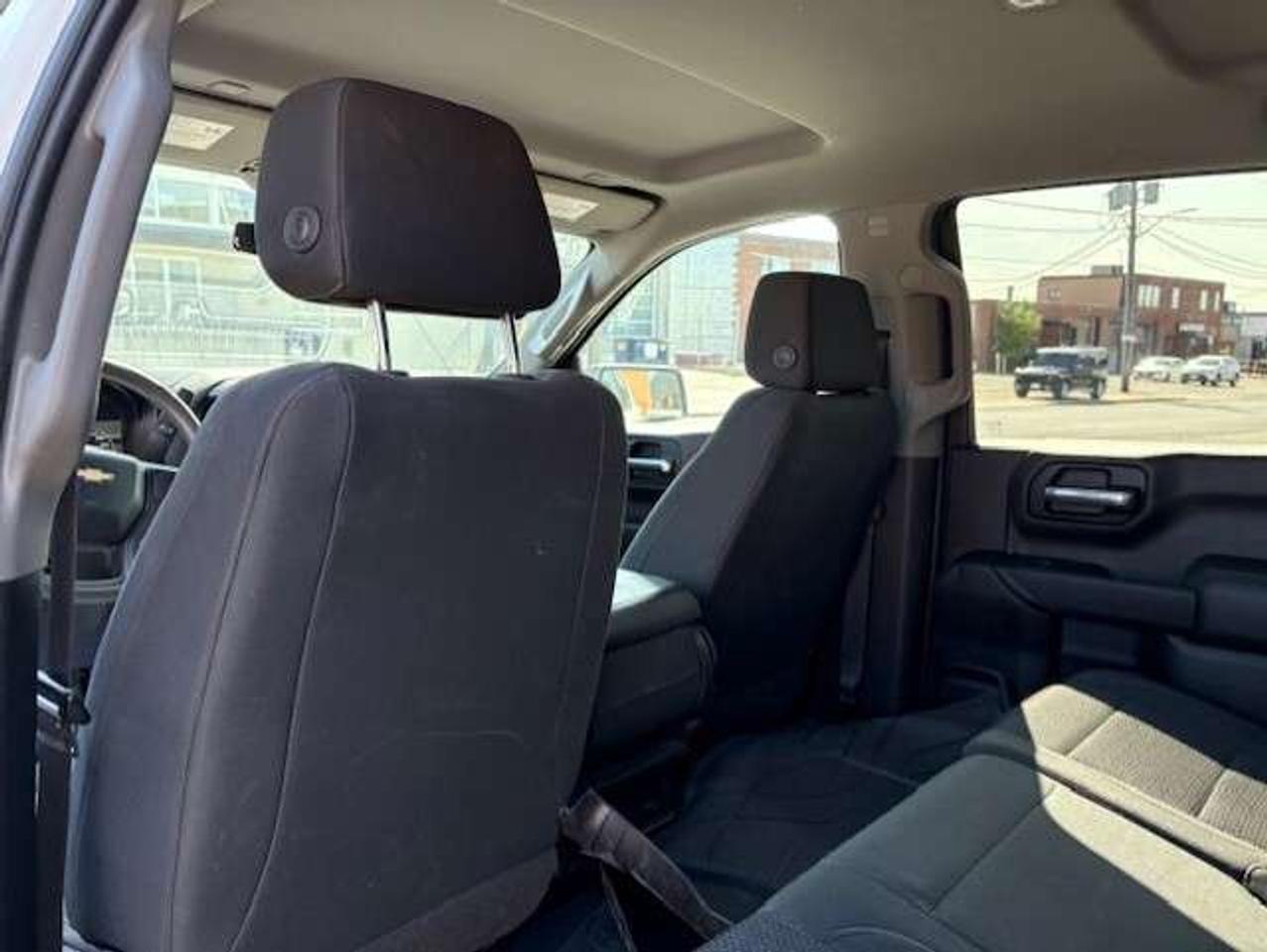2019 Chevrolet Silverado 1500 CUSTOM 4WD-BACK UP CAMERA-TONNEAU COVER-NEW TIRES! Photo