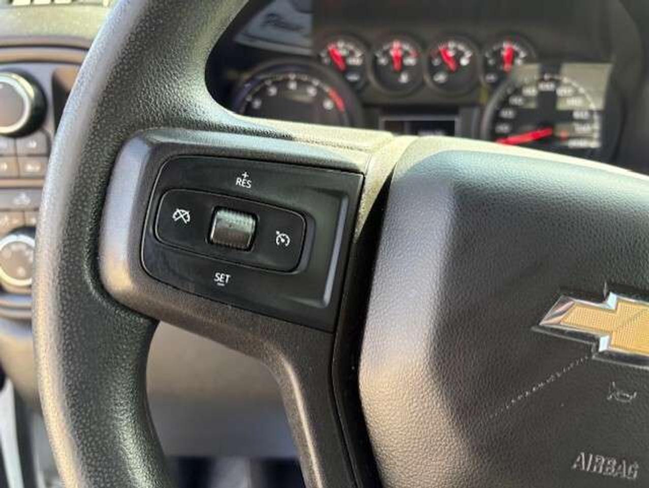 2019 Chevrolet Silverado 1500 CUSTOM 4WD-BACK UP CAMERA-TONNEAU COVER-NEW TIRES! Photo