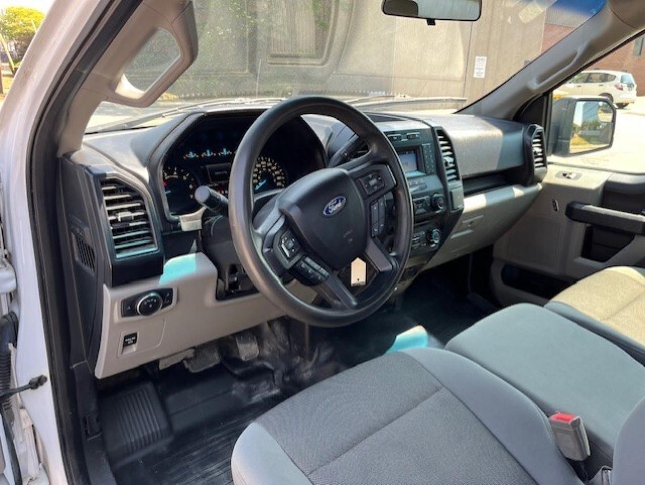 2018 Ford F-150 XL V8 5.0L REGULAR CAB 8' LONG BOX-CAMERA-TOW PKG. Photo