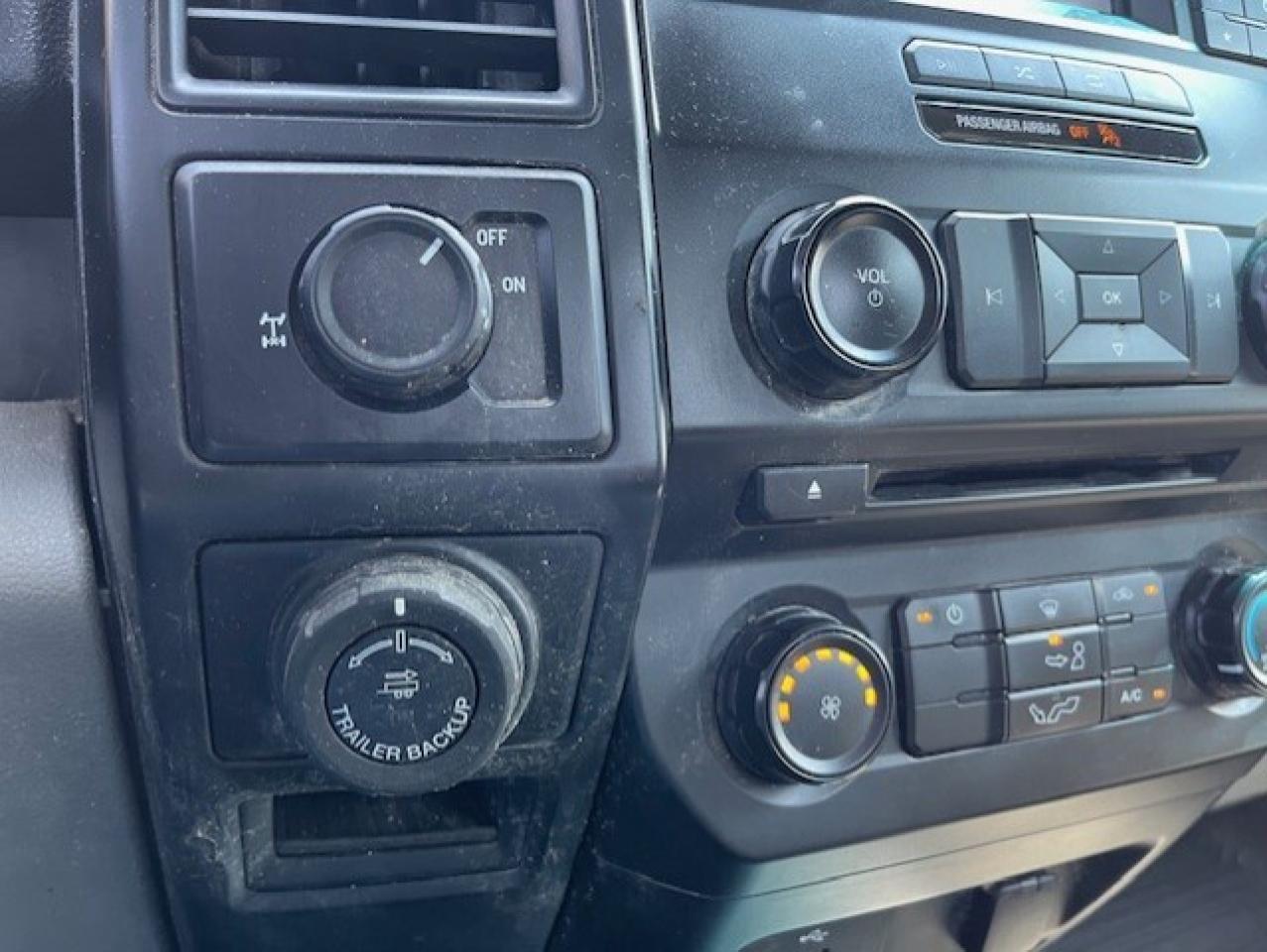 2018 Ford F-150 XL V8 5.0L REGULAR CAB 8' LONG BOX-CAMERA-TOW PKG. Photo