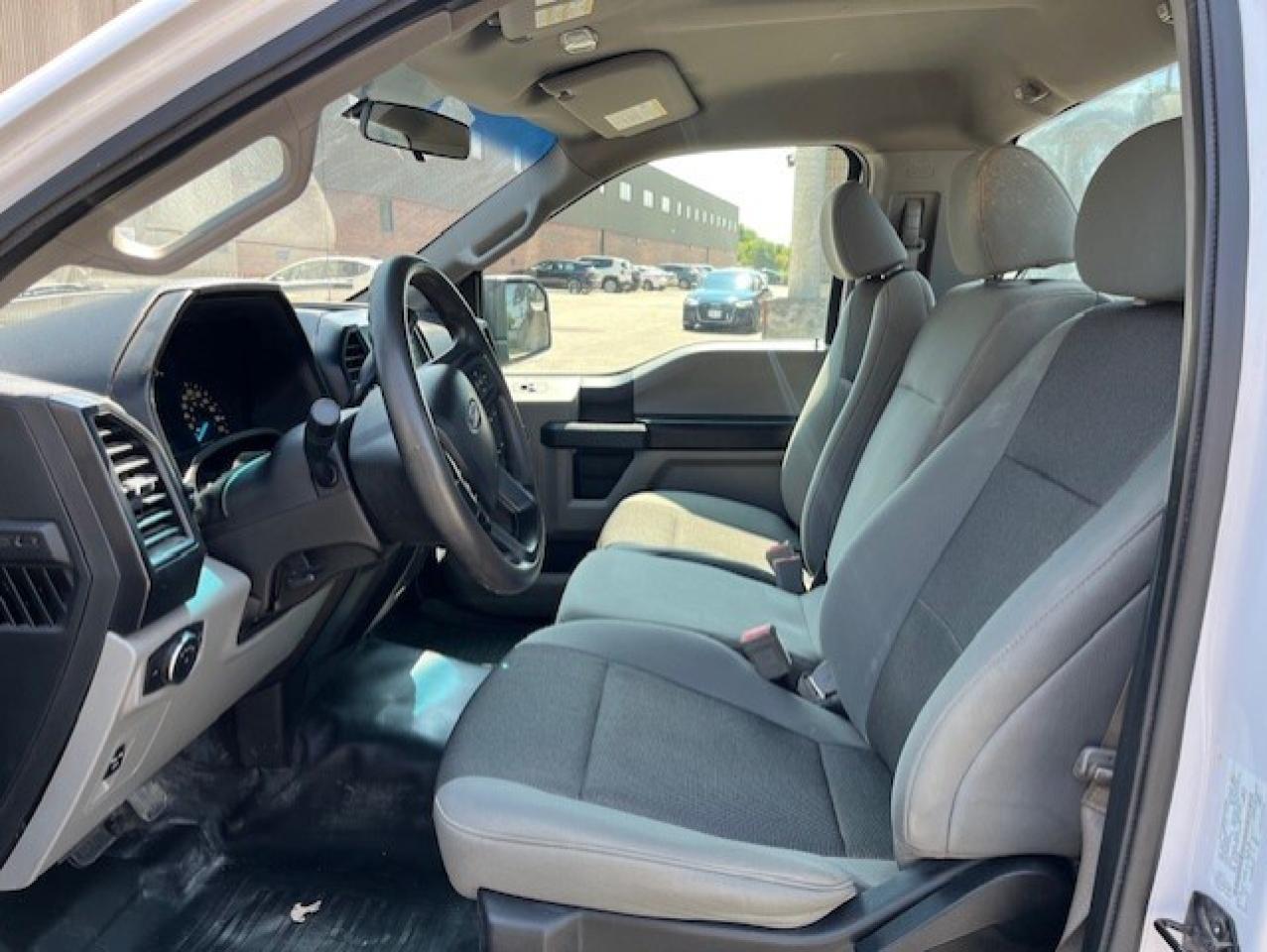 2018 Ford F-150 XL V8 5.0L REGULAR CAB 8' LONG BOX-CAMERA-TOW PKG. Photo