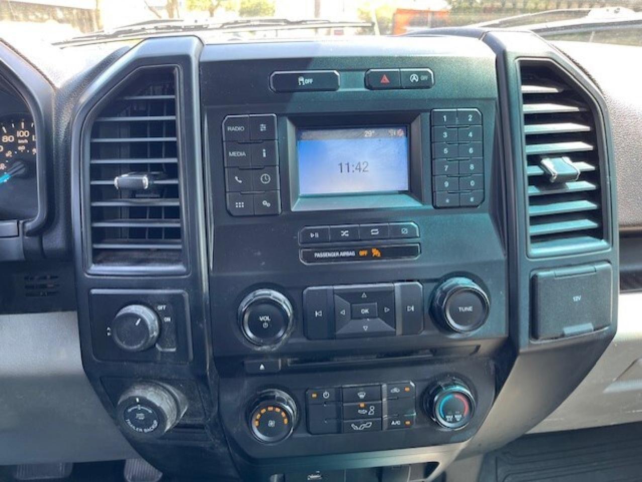 2018 Ford F-150 XL V8 5.0L REGULAR CAB 8' LONG BOX-CAMERA-TOW PKG. Photo