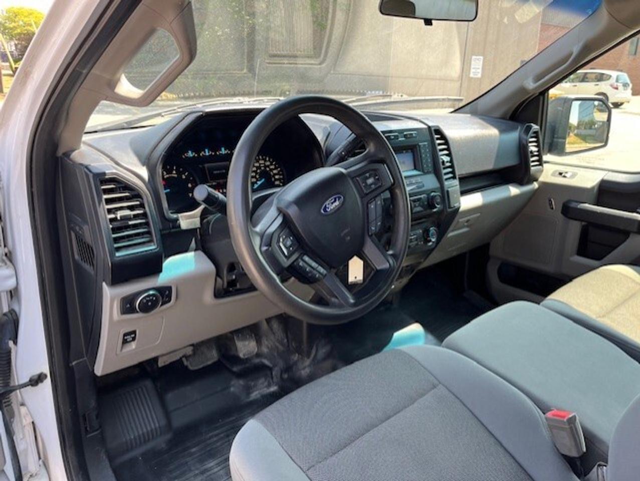 2018 Ford F-150 XL V8 5.0L REGULAR CAB 8' LONG BOX-CAMERA-TOW PKG. Photo