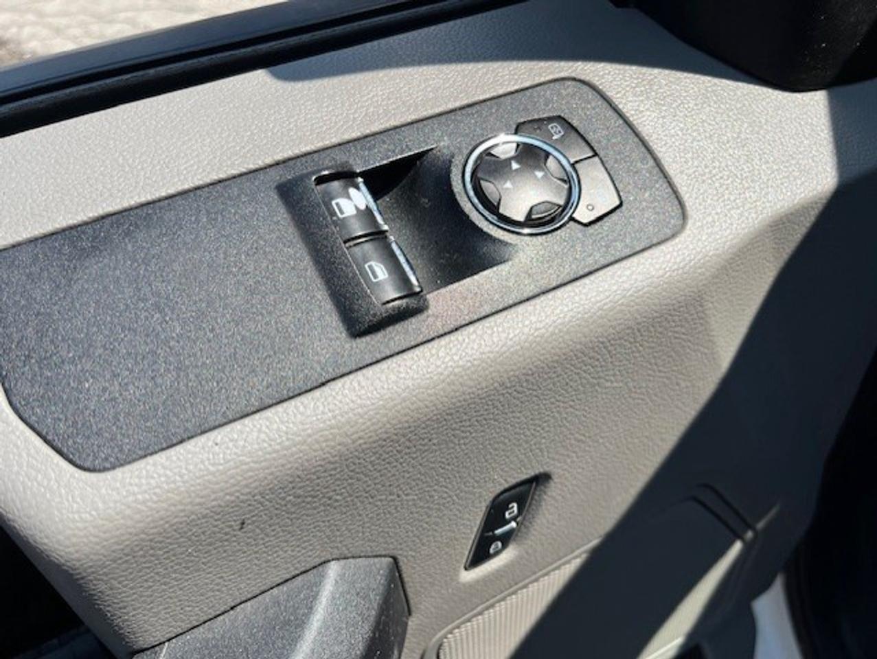 2018 Ford F-150 XL V8 5.0L REGULAR CAB 8' LONG BOX-CAMERA-TOW PKG. Photo