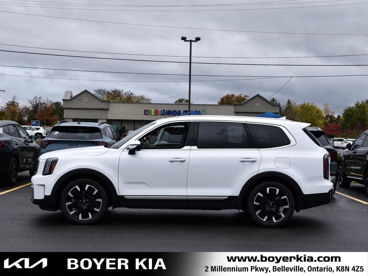 2023 Kia Telluride SX Limited w/Black Interior Third Row Seating Photo