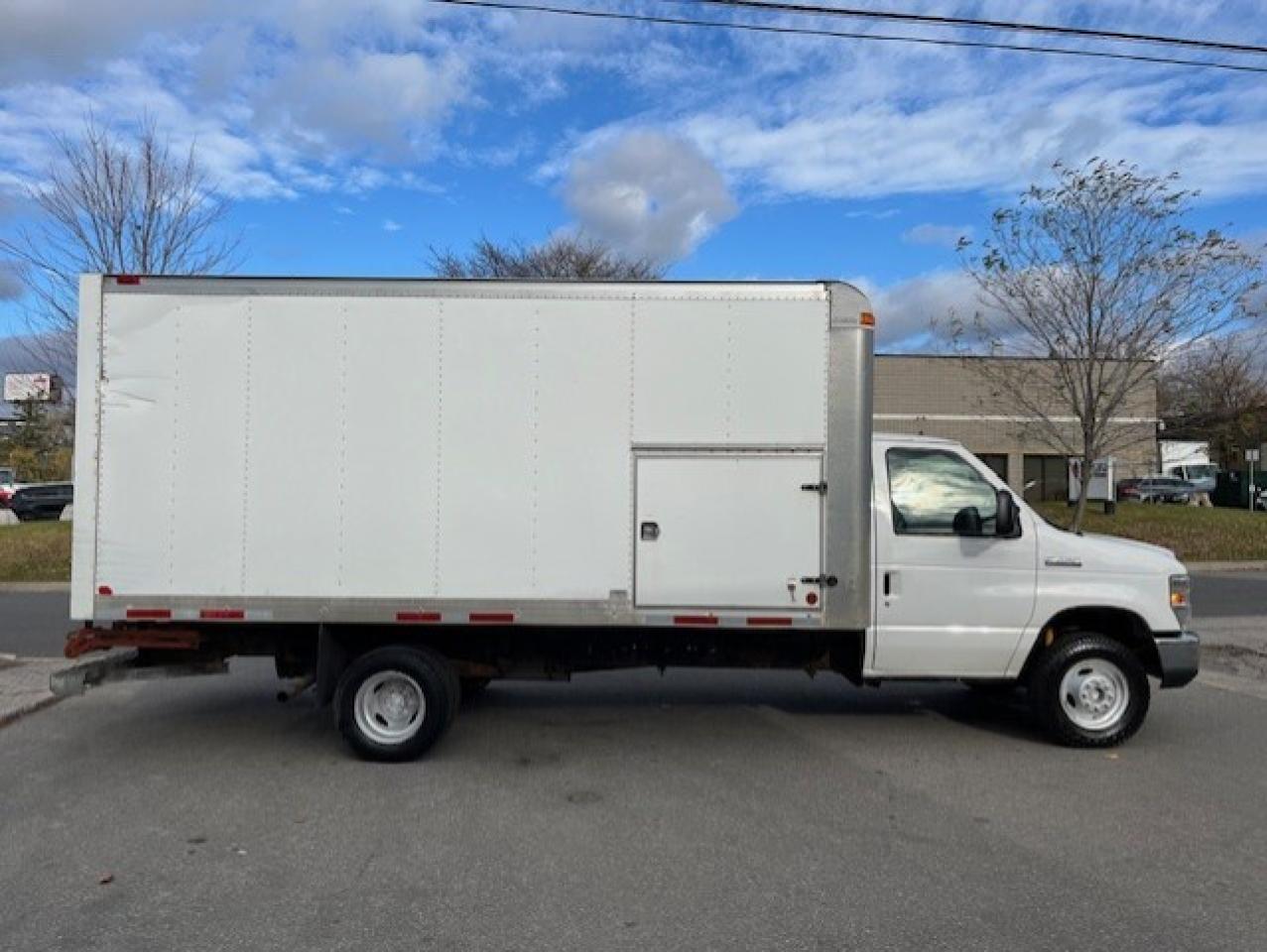 2017 Ford Econoline E-450 Super Duty 16' MULTI VANS CUBE-ROLL UP DOOR! Photo