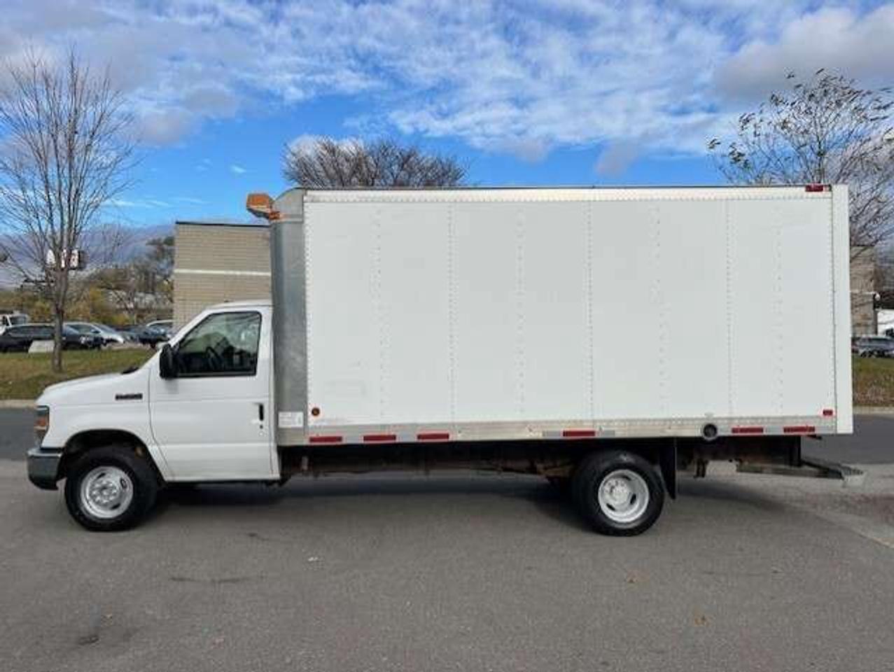 2017 Ford Econoline E-450 Super Duty 16' MULTI VANS CUBE-ROLL UP DOOR! Photo5