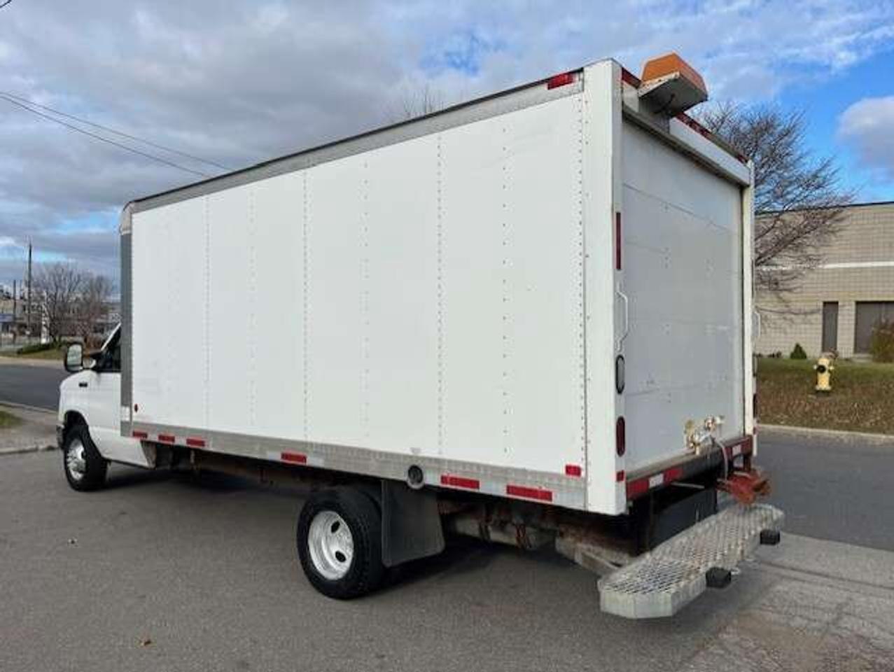 2017 Ford Econoline E-450 Super Duty 16' MULTI VANS CUBE-ROLL UP DOOR! Photo2