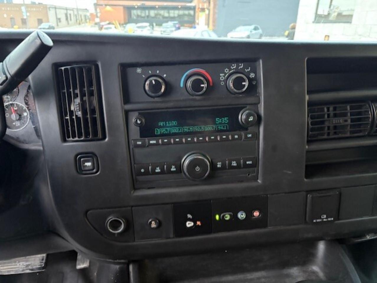 2017 Chevrolet Express Passenger 3500 LS 15 PASSENGER-EXTENDED-NO ACCIDENTS-118KM! Photo