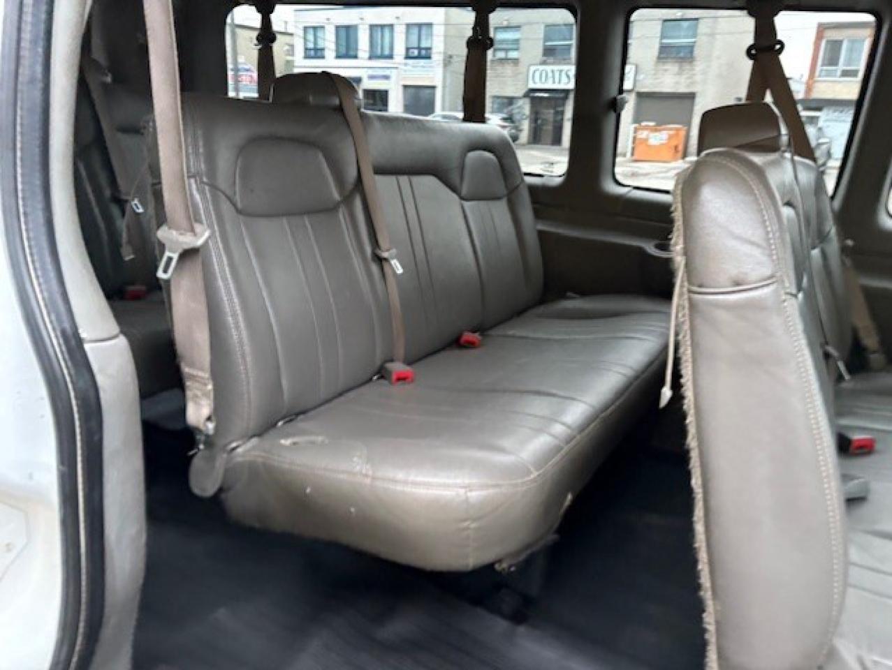 2017 Chevrolet Express Passenger 3500 LS 15 PASSENGER-EXTENDED-NO ACCIDENTS-118KM! Photo