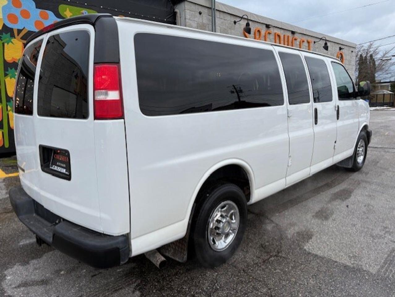 2017 Chevrolet Express Passenger 3500 LS 15 PASSENGER-EXTENDED-NO ACCIDENTS-118KM! Photo