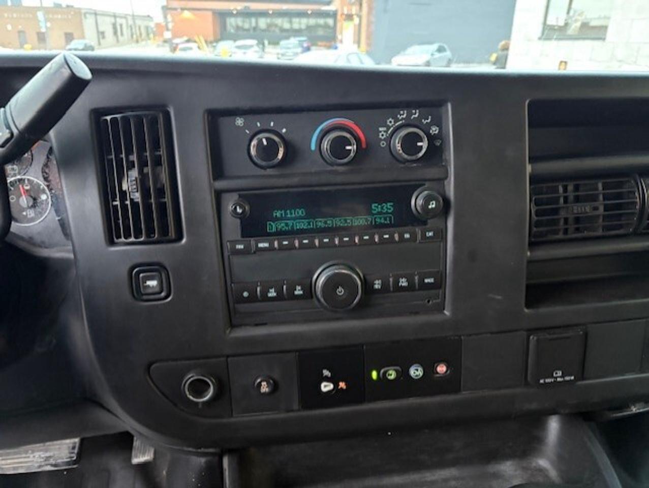 2017 Chevrolet Express Passenger 3500 LS 15 PASSENGER-EXTENDED-NO ACCIDENTS-118KM! Photo