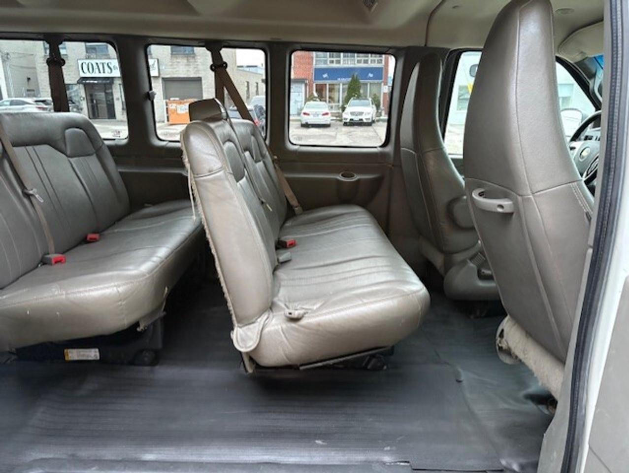 2017 Chevrolet Express Passenger 3500 LS 15 PASSENGER-EXTENDED-NO ACCIDENTS-118KM! Photo